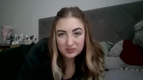 Snapshot of meriwoulders chatting on 04.24.26 MeriWoulders online show from 04.24.26