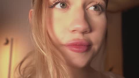 Lara OFFLINE  online show from 01.03.25