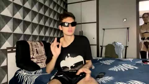 Johnny and Hailey online show from 10.04.25