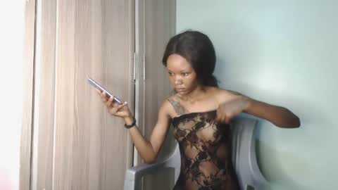 Snapshot of messyluna chatting on 05.12.26 meggy and bree online show from 05.12.26