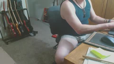 Snapshot of metalsharkk chatting on 02.11.25 metalsharkk online show from 02.11.25