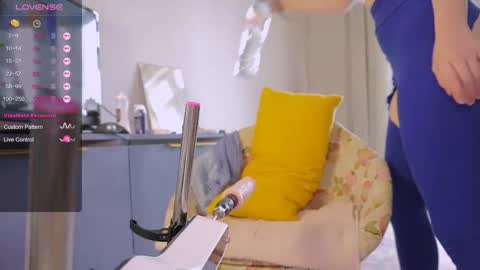 Snapshot of meukotis chatting on 09.10.25 Stella online show from 09.10.25