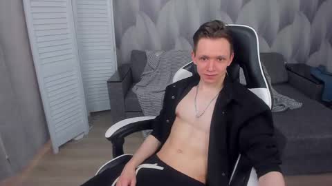 Snapshot of meverik_oushen chatting on 04.14.26 MEVERIK OUSHEN online show from 04.14.26