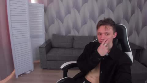 Snapshot of meverik_oushen chatting on 04.21.26 MEVERIK OUSHEN online show from 04.21.26