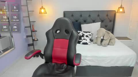 Snapshot of meylagia chatting on 01.27.25 meylagia online show from 01.27.25