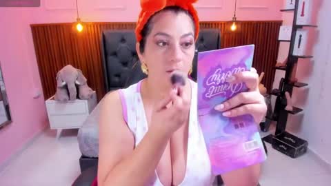 Snapshot of meylagia chatting on 11.14.25 meylagia online show from 11.14.25