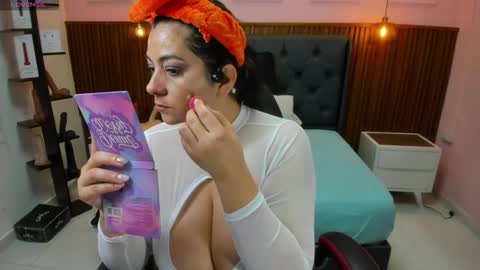 Snapshot of meylagia chatting on 11.24.25 meylagia online show from 11.24.25