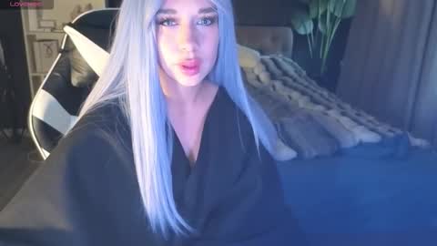 Snapshot of mezzalunaa chatting on 09.27.25 vollmond online show from 09.27.25