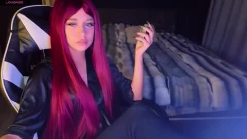 Snapshot of mezzalunaa chatting on 10.20.25 vollmond online show from 10.20.25