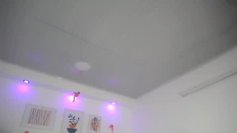 Snapshot of mia18_queen chatting on 12.21.24 mia18_queen online show from 12.21.24