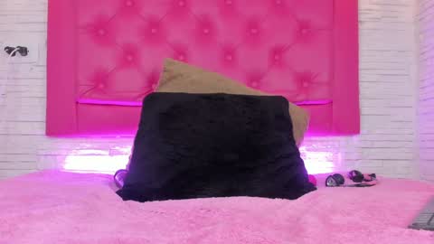 Mia Blonde online show from 01.15.25