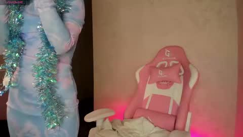 Snapshot of mia__caprice chatting on 12.31.24 Mia GMT7 Mon Tue Wen Thur 1000am-0300pm Sat 0300am-0900am online show from 12.31.24