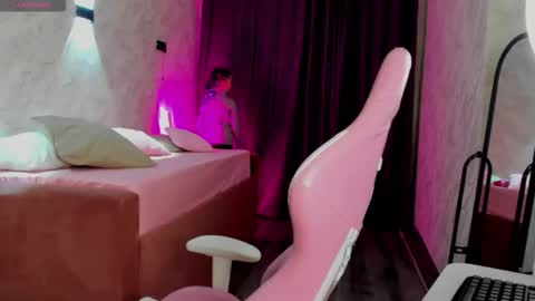 Snapshot of mia__caprice chatting on 11.18.25 Mia GMT7 Mon Tue Wen Thur 1000am-0300pm Sat 0300am-0900am online show from 11.18.25