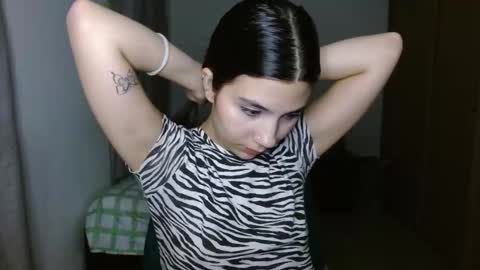 Snapshot of mia__lopez_ chatting on 10.23.25 Mia online show from 10.23.25