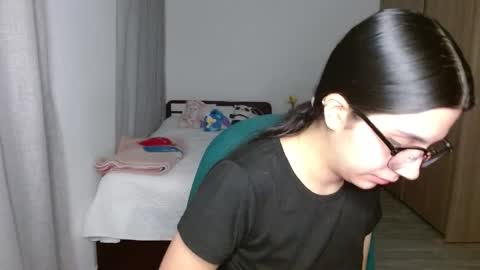 Snapshot of mia__lopez_ chatting on 11.08.25 Mia online show from 11.08.25