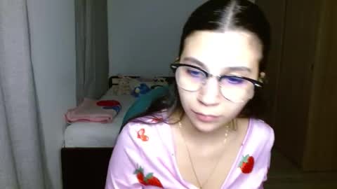 Snapshot of mia__lopez_ chatting on 11.26.25 Mia online show from 11.26.25