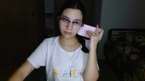 Snapshot of mia__lopez_ chatting on 05.06.26 Mia online show from 05.06.26