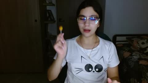Snapshot of mia__lopez_ chatting on 05.20.26 Mia online show from 05.20.26