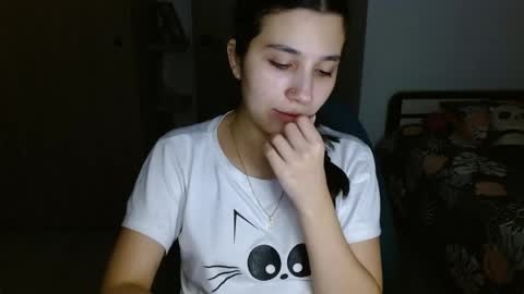 Snapshot of mia__lopez_ chatting on 05.21.26 Mia online show from 05.21.26