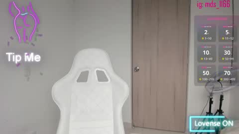 Mia adams  online show from 03.06.25