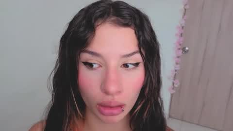 Mia adams  online show from 11.04.25