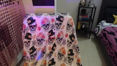 mia online show from 10.22.25