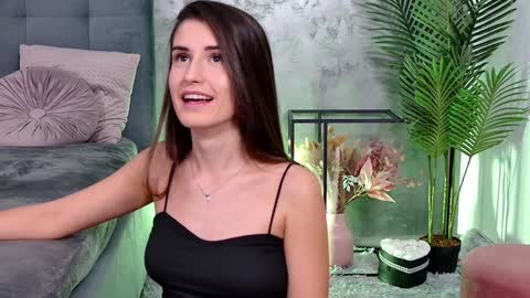 Freya Allen online show from 12.06.24