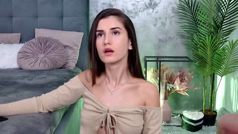 Freya Allen online show from 12.11.24