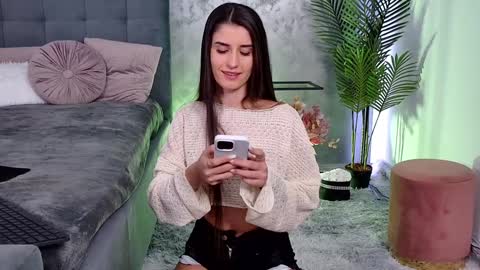 Freya Allen online show from 01.12.25