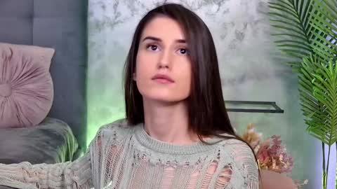 Freya Allen online show from 02.17.25