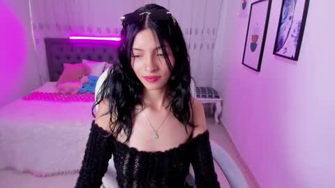 Mia online show from 11.11.25