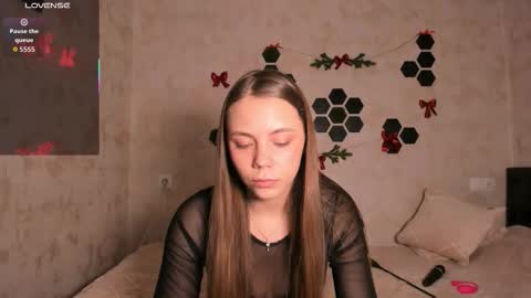 Snapshot of mia_com chatting on 01.05.26 Mia next stream Thursday 1400 UTC1 Friday 1400 UTC1 online show from 01.05.26