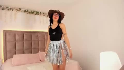 mia_corner online show from 10.11.25