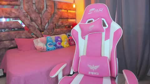 Snapshot of mia_coxx1 chatting on 01.05.25 Mia online show from 01.05.25