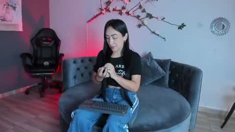 Snapshot of mia_davis__ chatting on 07.15.26 mia_davis__ online show from 07.15.26
