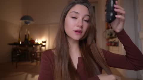 Snapshot of mia_dynasty chatting on 11.01.25 Mia online show from 11.01.25