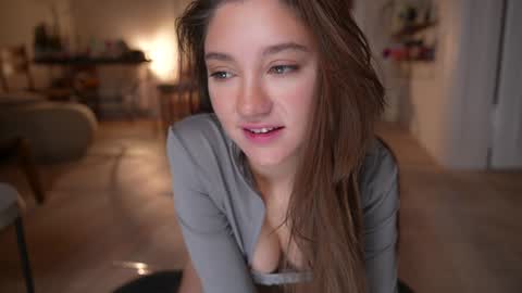 Snapshot of mia_dynasty chatting on 11.28.25 Mia online show from 11.28.25