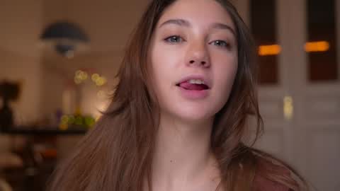 Snapshot of mia_dynasty chatting on 12.05.25 Mia online show from 12.05.25