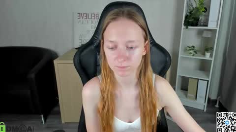 Snapshot of mia_e1fie chatting on 12.03.25 mia_e1fie online show from 12.03.25