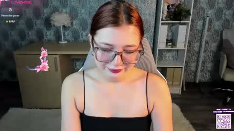 Snapshot of mia_e1fie chatting on 08.10.26 mia_e1fie online show from 08.10.26