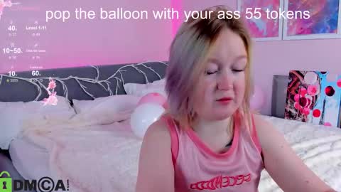 Snapshot of mia_ferd chatting on 10.08.25 Mia online show from 10.08.25