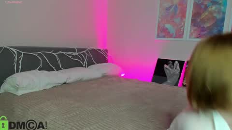 Snapshot of mia_ferd chatting on 10.21.25 Mia online show from 10.21.25