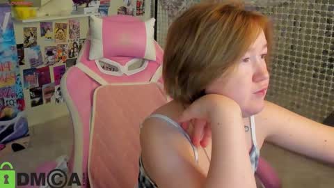 Snapshot of mia_ferd chatting on 11.10.25 Mia online show from 11.10.25