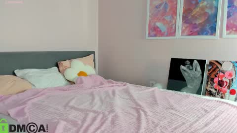 Snapshot of mia_ferd chatting on 11.27.25 Mia online show from 11.27.25