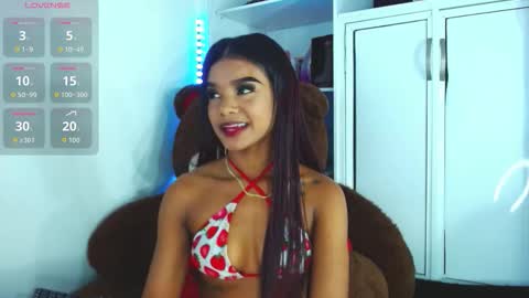 mia_fernand online show from 11.29.25