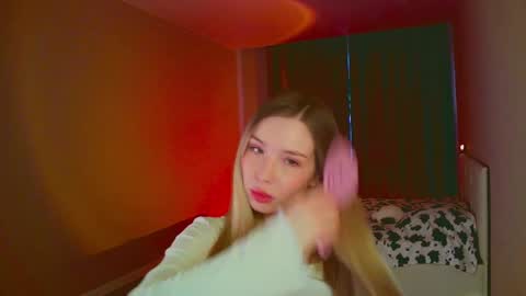 Mia online show from 02.10.25