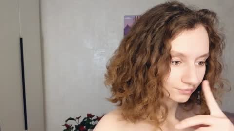 Mia  online show from 01.28.25