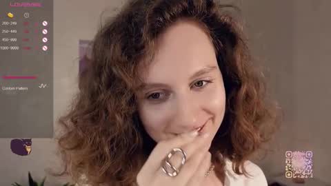 Mia  online show from 09.22.25