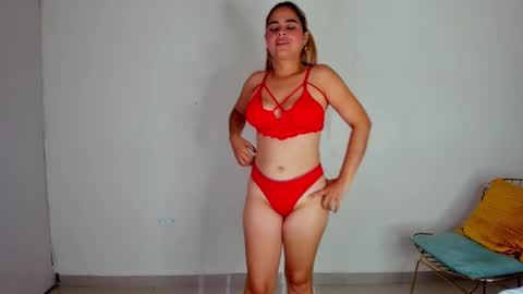 Snapshot of mia_hansper chatting on 01.17.25 Mia online show from 01.17.25