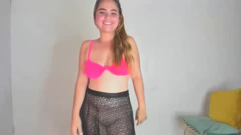 Snapshot of mia_hansper chatting on 01.22.25 Mia online show from 01.22.25